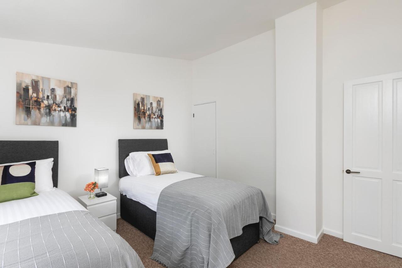 Skyvillion - Stevenage Spacious Comfy 2Bed House With Garden, Free Wifi & Parking Esterno foto