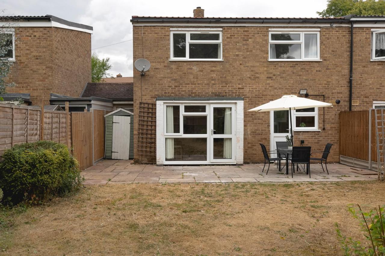 Skyvillion - Stevenage Spacious Comfy 2Bed House With Garden, Free Wifi & Parking Esterno foto